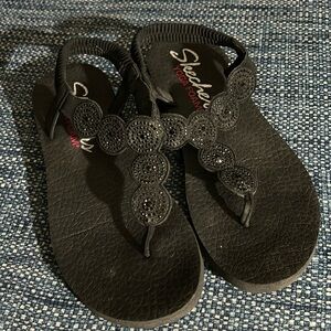 Skechers black thongs sz 7